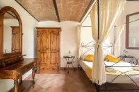 Sun & Moon Cottage with private pool and garden