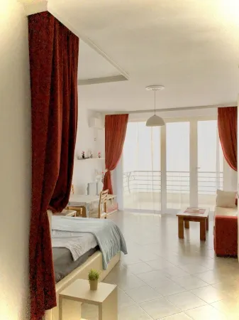 New Sea view studio Отели в г. Лежа