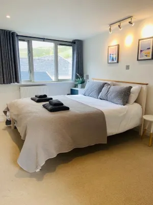 Original Port Isaac Cellar (40yds to beach 2 x Parking. Dog friendly