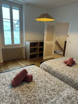 Family house, 13 beds, 3 bathrooms, 3 toilets, terrace, garden, free parking