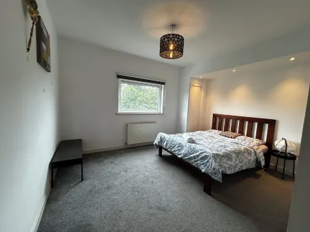 Beautiful apartment in westend Отели рядом с Аэропорт Глазго Прествик