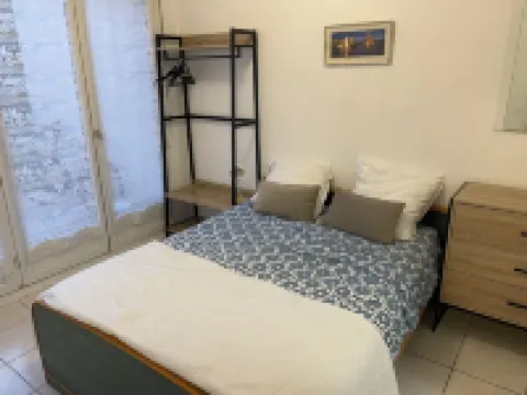 T2 garden floor small residence private parking near large beach and shops
