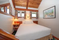 Painter's Lodge - balcony