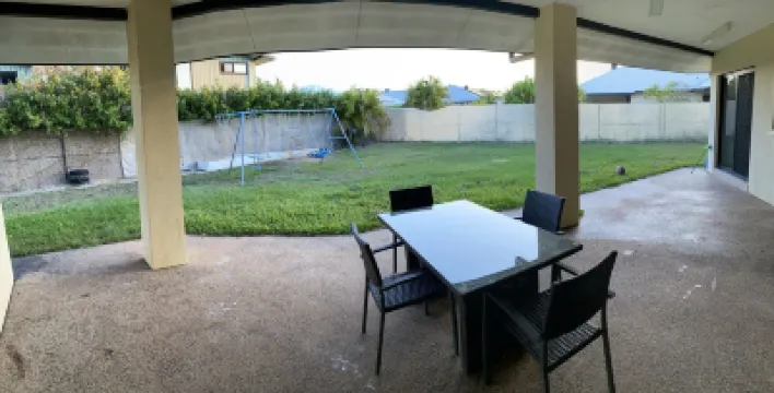 Luxurious  Getaway retreat with tropical lifestyle サンクチュアリ・レイクス・パーク周辺のホテル