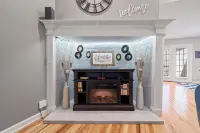 Vintage 50's & 60's theme Country Home on Wooded Acres near Franklin, Tennessee