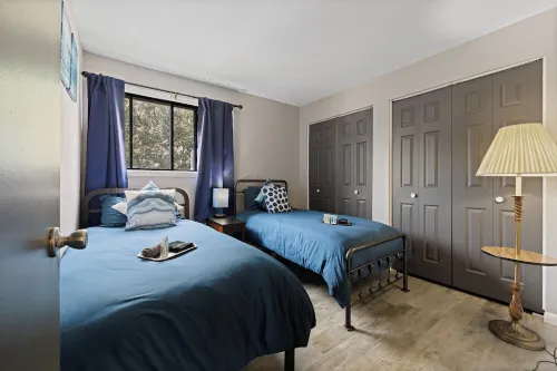 Cozy Apt Aurora/Sleeps 8/Free Wifi/55"/Parking