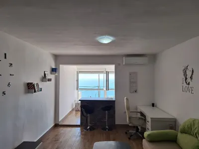 Ulcinj entire apartment with stunning sea and old town views ! Hotel a 