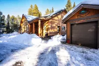 Rustic Themed Cabin with Starlink. Walk/Snowmobile to lake from house. Ice Fish
