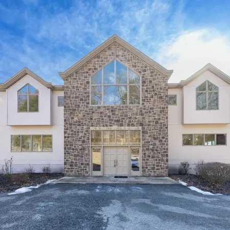 Luxurious 5-bedroom 5.5 bath house with AC, WiFi in charming Chadds Ford