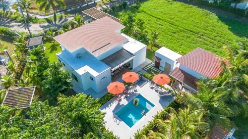 4-Bedroom House in Beautiful Tela with AC, WiFi, Private Pool, Generator