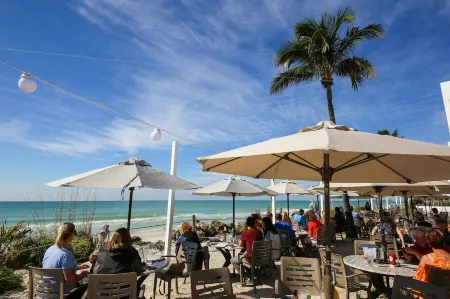 BEST LOCATION! NORTH END OF ANNA MARIA, FL STEPS TO BEACH & DINING -  LOWER UNIT