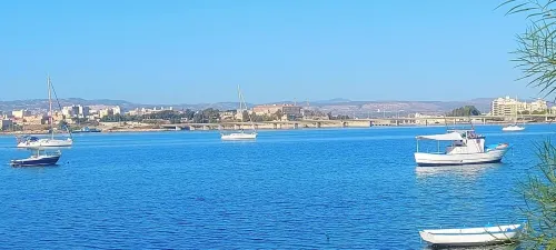 Fabulous apartment, sea view ideal for families & groups of friends.