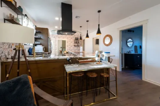 Kendall Whittier TU, Downtown