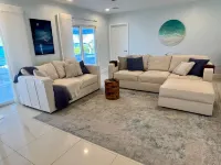 NO BIG TING - Beautiful Oceanfront Beach House, Snorkel Paradise w/ Private Pool Hotels in Rum Point