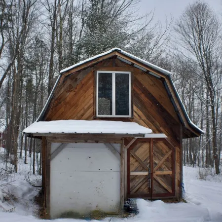 Cozy 4-bedroom chalet with WiFi, AC, fireplace in adventurous Mad River Valley