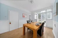 Stylish Modern 3 Bedroom Home in London with a Garden Các khách sạn ở Thornton Heath