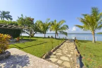 Luxury Waterfront Villa + FULL RESORT ACCESS! No sargassum! Hotel a 
