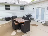 Family House: Pool, Games & Boat Parking Hotels in Huron
