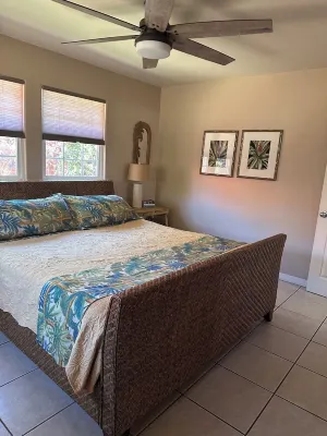 Charming. permitted cottage, short walk to Paia town & beach.STPH 2013/0004
