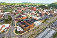 Stay in heart of Johnson City - Urban Loft