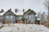 Ski-in Resort Family Condo w/ Deck at Jay Peak! -  Apartamentos vacacionales