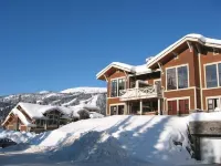 Ski in/Ski Out! 2BR/2BA Condo at Sun Peaks! Comfortable & Clean! Best Location!! Hotels in Sun Peaks