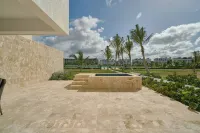 Luxury Escape Private Jacuzzi, Beach, Punta Cana SLEEP 5