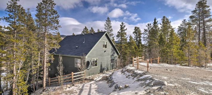 Rocky Mountain Alma Cabin with Deck and Hot Tub! Hotels in Park County