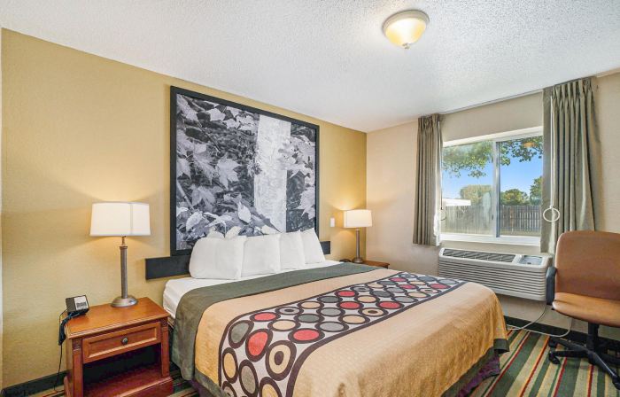 Super 8 by Wyndham Mt. Pleasant