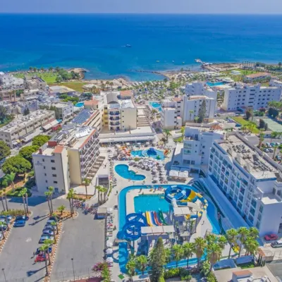Anastasia Waterpark Beach Resort Các khách sạn gần Bãi biển Trinity