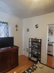 Stylish Retreat w/ Queen Bed • Fast WiFi • Free Parking