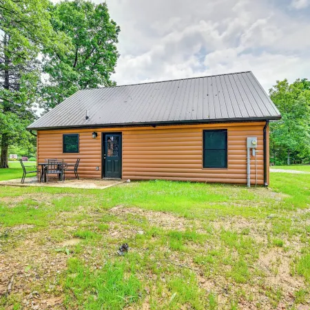 Near Mammoth Cave: Family-Friendly Cabin w/ Patio!
