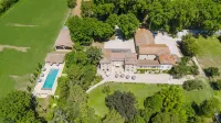 Château Saint Perret - Pensions