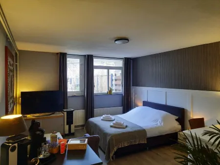 Spacious, cozy, neat room in Arnhem Отели в г. Арнем