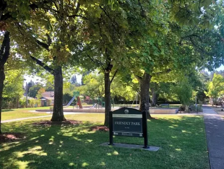 Friendly Alley Bungalow~Private Oasis Close to UO Отели рядом с достопримечательностью «Jordan Schnitzer Museum of Art»
