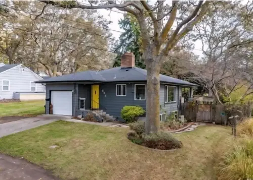 Bright 2Bd/1ba Main Level of Home, Partial Water View, Close to Old Town.