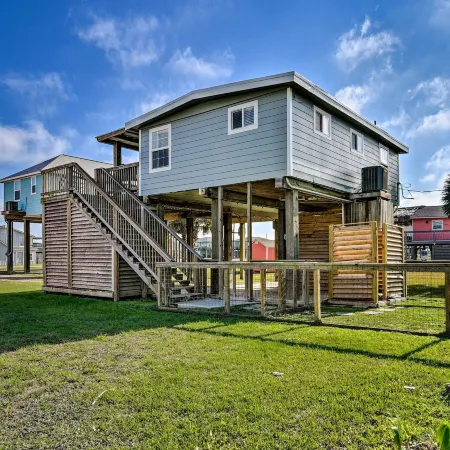 Steps to Sand: Surfside Beach Gem w/ Large Yard