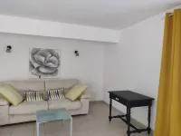 St Paul la carte postale, large independent 2-room apartment in a villa