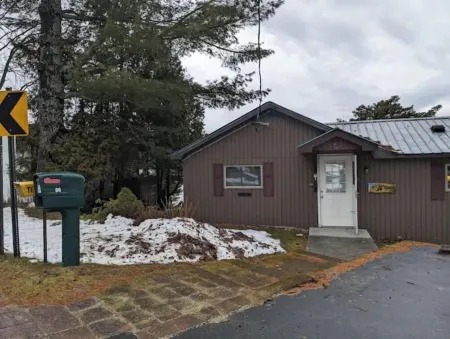 Dragonfly --Lakefront Cottage