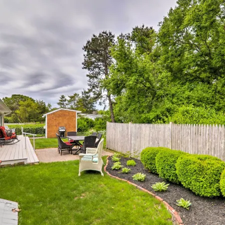 Near Craigville Beach and Main St! Sunny Cottage