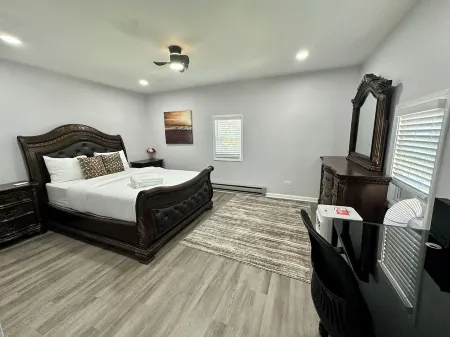 Cozy Upper-Level Retreat