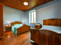 Sénezergues Garden Hideaway - 2-Star