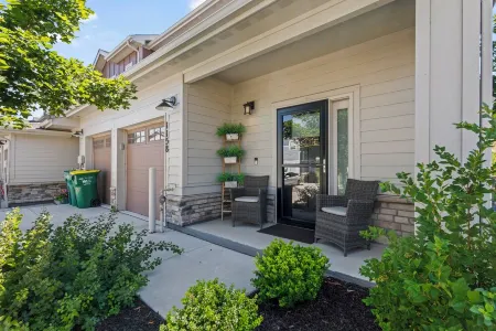 Trendy Townhouse near Golden and Red Rocks! Отели рядом с достопримечательностью «Green Mountain»