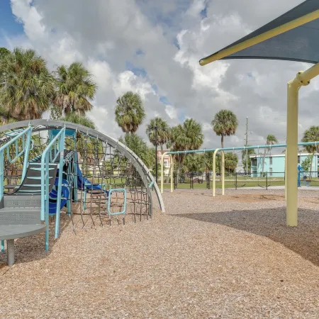 Coastal Sea Side Townhome - Walk to Beach!