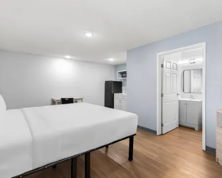 Suburban Studios Lakeland North I-4 Hotels in Lakeland