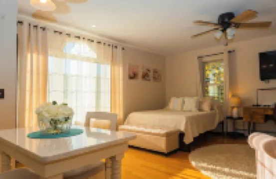Vermont Summer Getaway • Fire Pit, Yard Games, Near Lake • Sleeps 11
