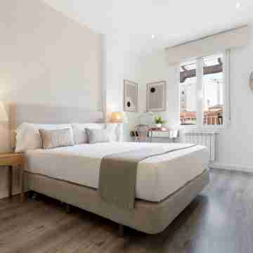 Exclusive 4BD apartment with terrace in central Madrid. Abada Rooms