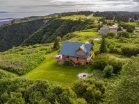 Gorgeous Log Home - Stunning Views, Hot Tub, Fire Pit,  Infrared Sauna, & Trail