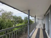 The Phoenix Artesian Spa Resort and Accommodation - Moteles