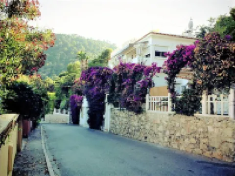 Elegant Seaside Villa in Èze